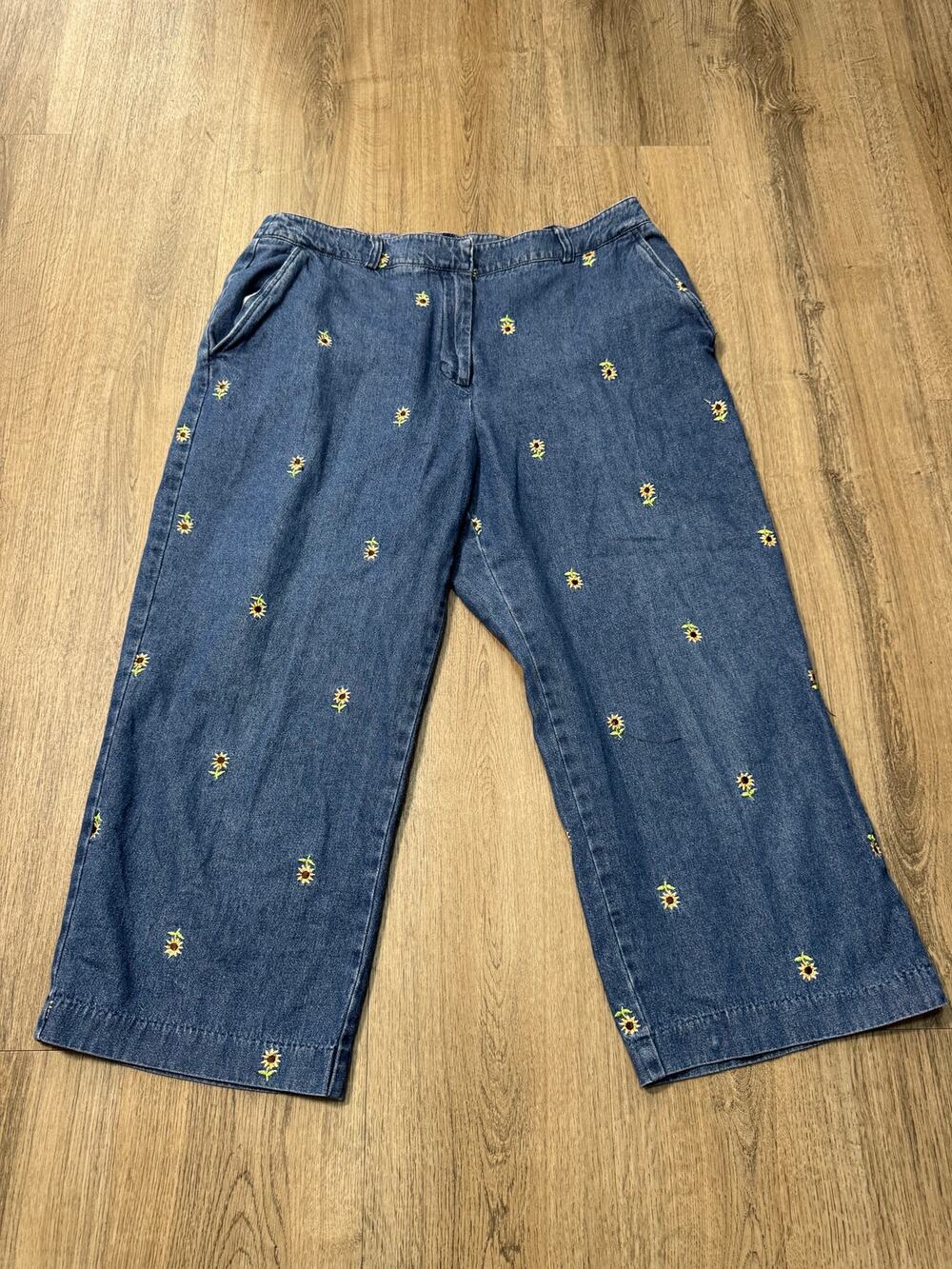 Vintage Briggs New York Sunflower Embroidered Jean Capri Pants
